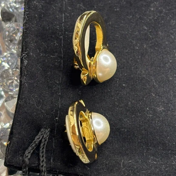 Ferragamo vintage Gancini pearl earrings with COA EUC - Picture 8 of 15